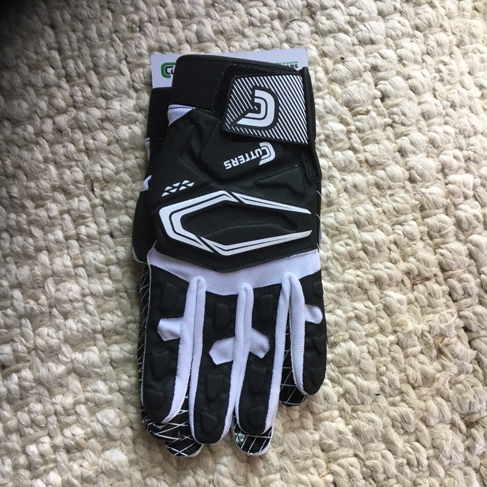 Cutters Black and White Football Glove L / XL